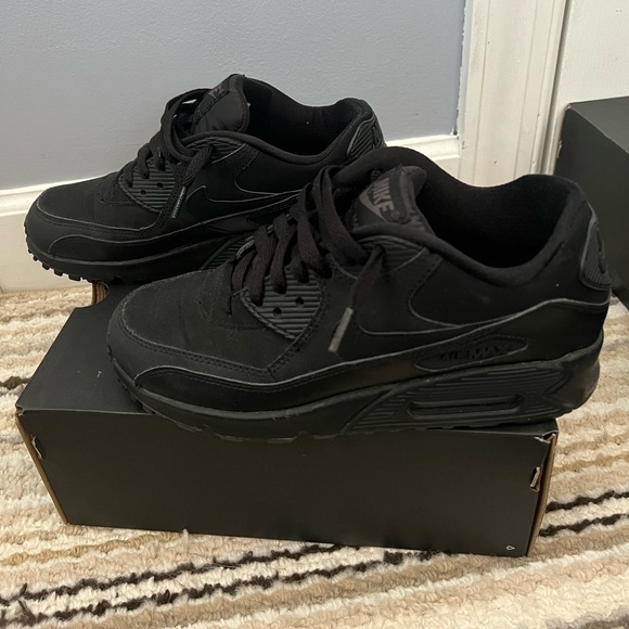 Nike Air Max 90 Triple Black GS - Picture 2 of 9